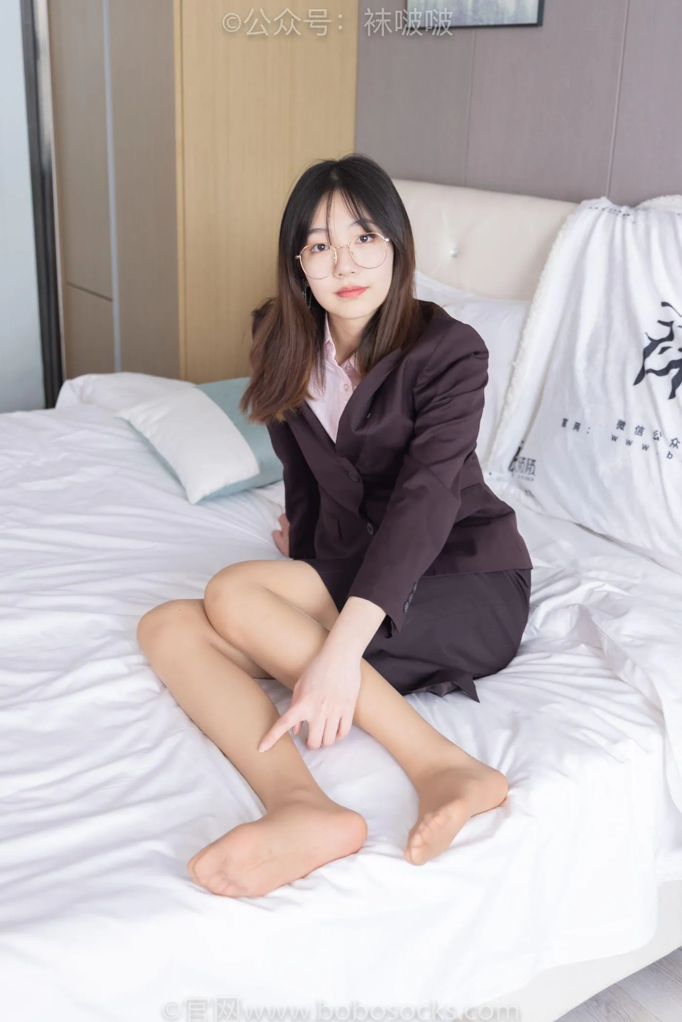 [BoBoSocks袜啵啵]NO.078 小甜豆-招行制服、平底鞋、灰丝 [139P]插图5